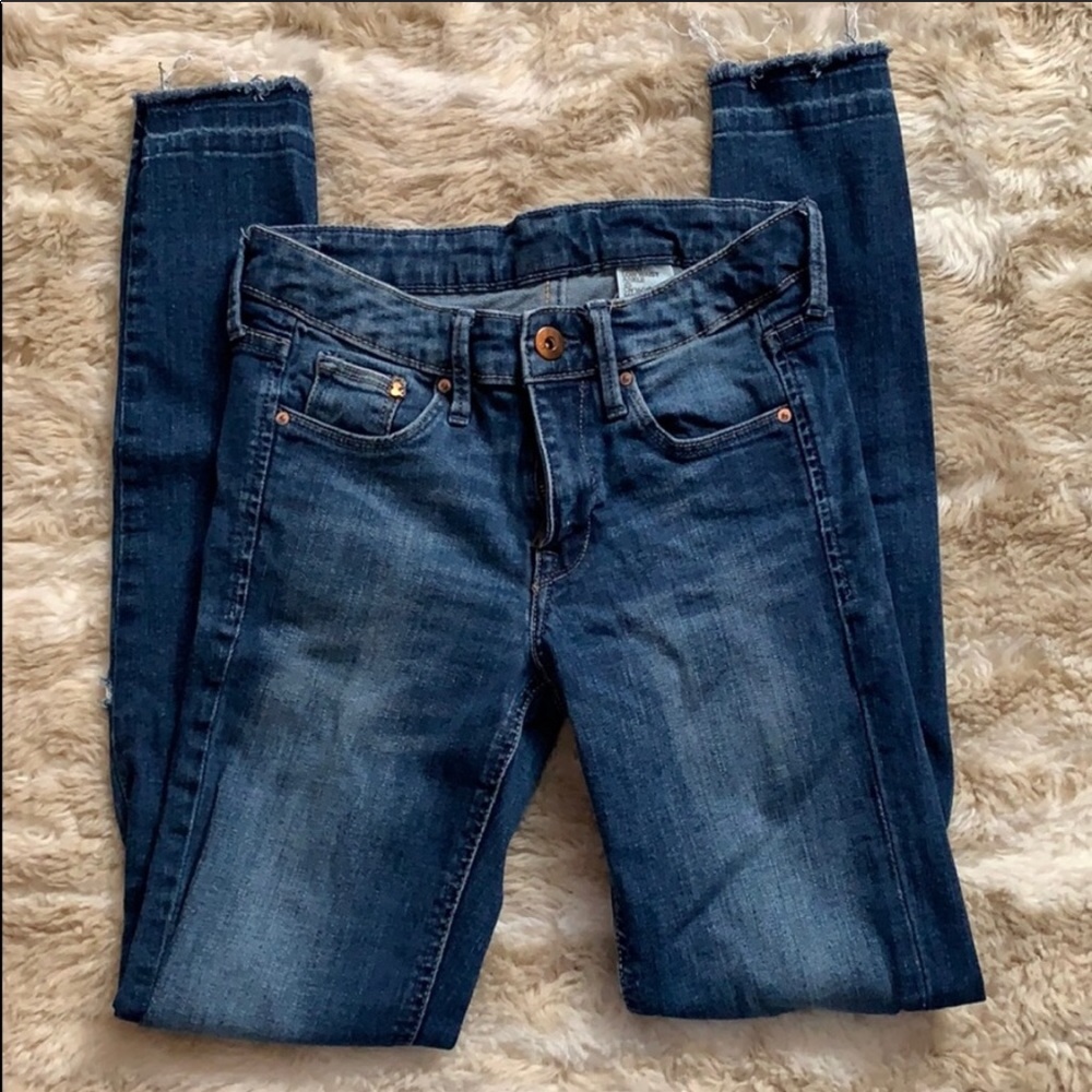H&M ripped jeans. Only worn once. Clean condition.
